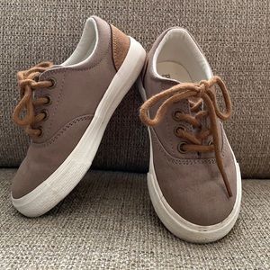 Barely worn toddler dress or casual  sneaker